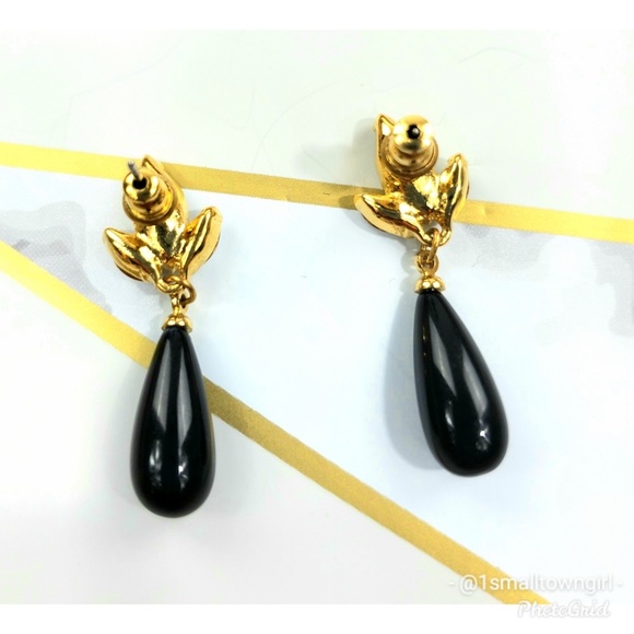 Black onyx drop rhinestone accent earrings 1 1/2" - Picture 3 of 4